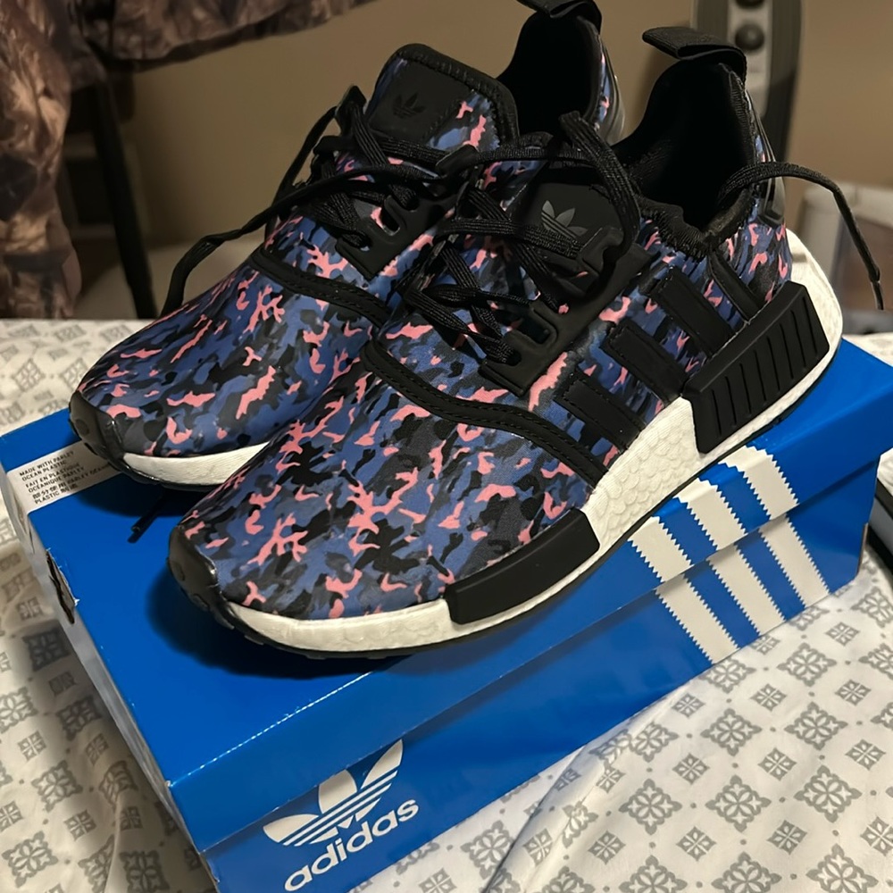 Adidas NMD R1 J Sneakers - NIB 4.5Y